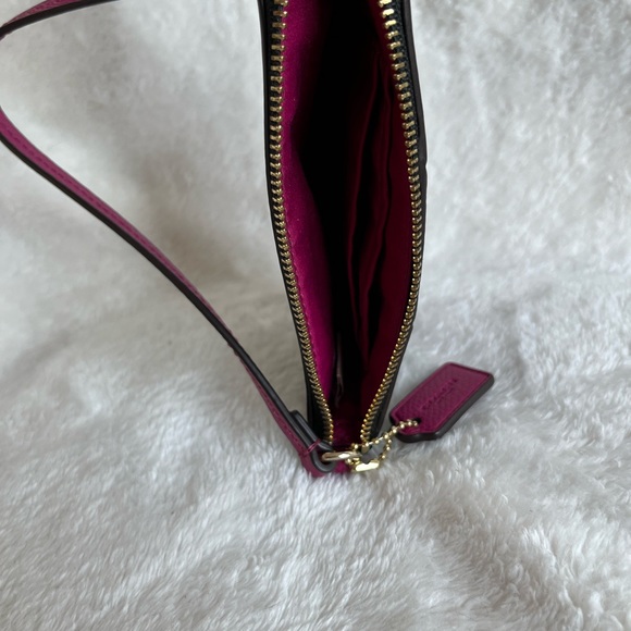 Coach wristlet - Picture 3 of 3